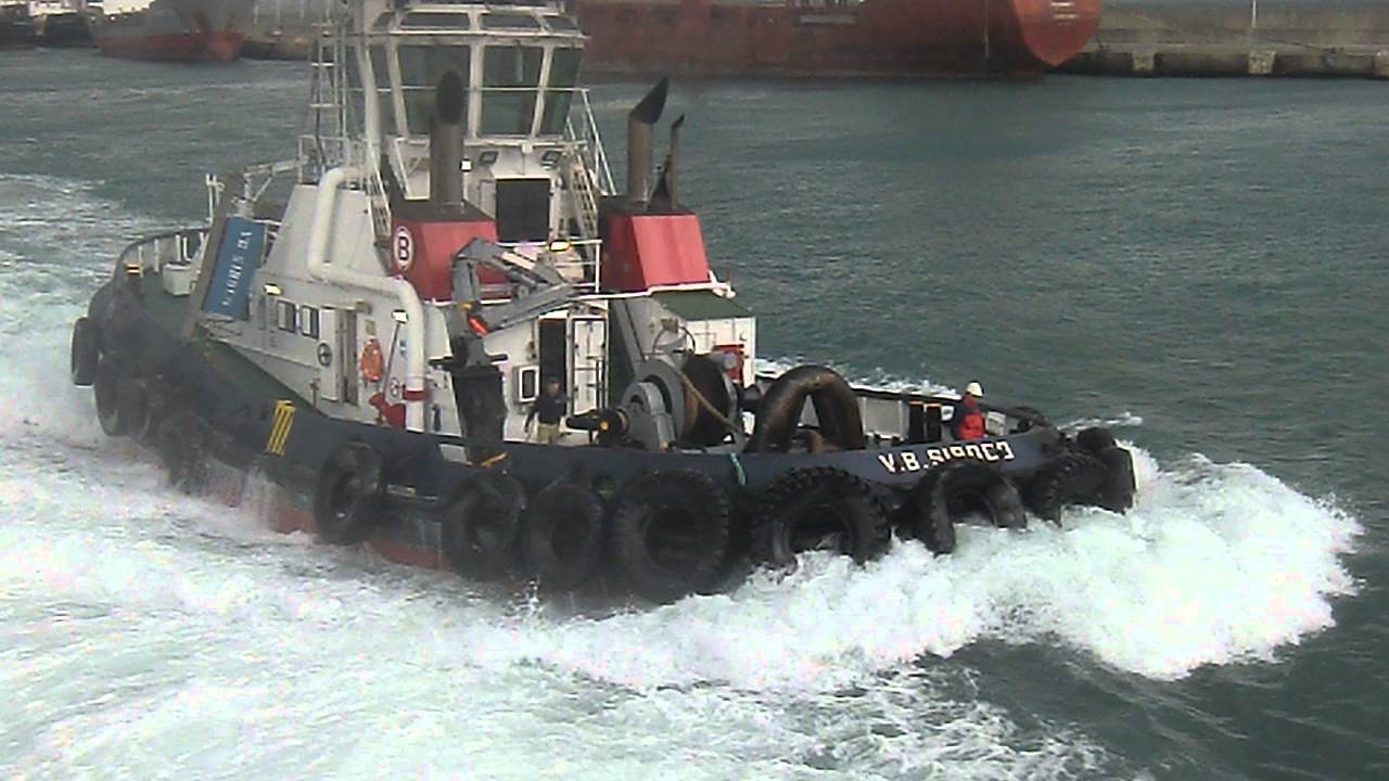 TEMPORAL Y RESCATE DE BARCO EN EL ESTRECHO