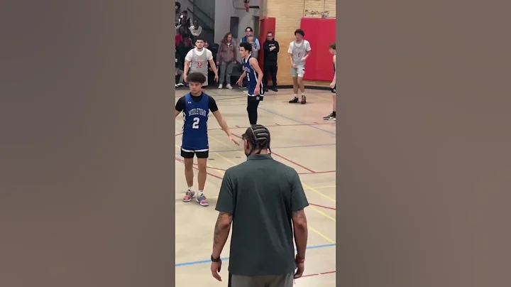 WHY ARE GOING UNDER THE SCREEN😂