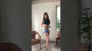 ハイウェストショーツとハイネックブラ2点セット