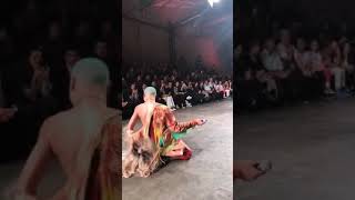 Piruca De Pablo Vittar Cai Em Disfile