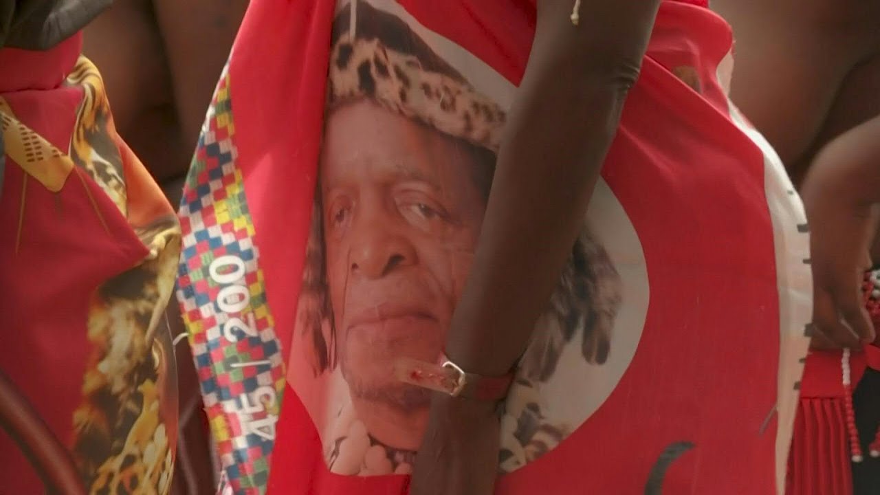 South Africans Arrive To Pay Respects To Longest Serving Zulu Monarch Afp Youtube