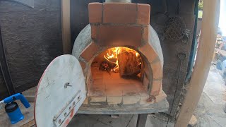 Backofen bauen zum Pizza und Brot backen.