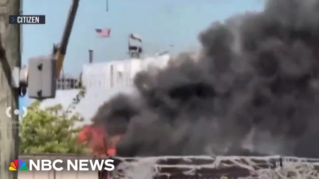 Staten Island barge fire kills one Staten Island barge fire kills one