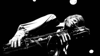 Video thumbnail of "Gerry Mulligan - The Shadow Of Your Smile"