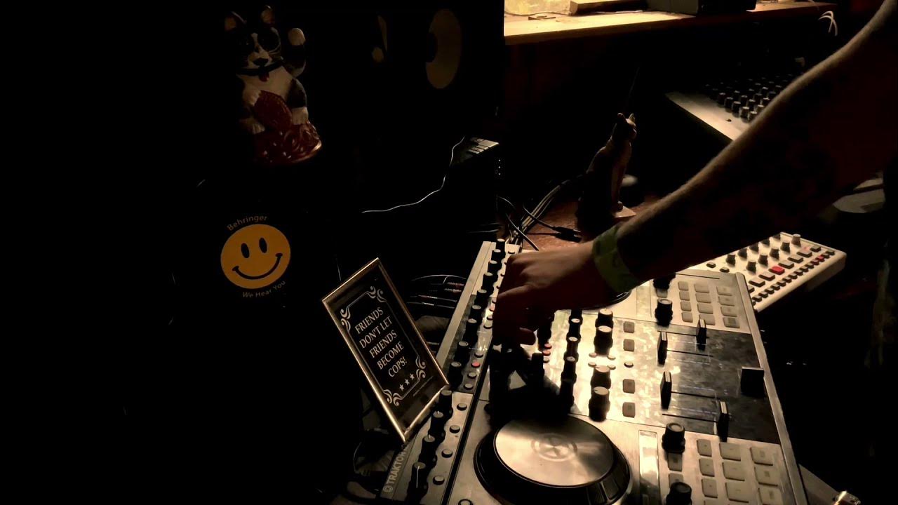 HardTechno Hybrid DJ Set with Elektron Model;samples YouTube