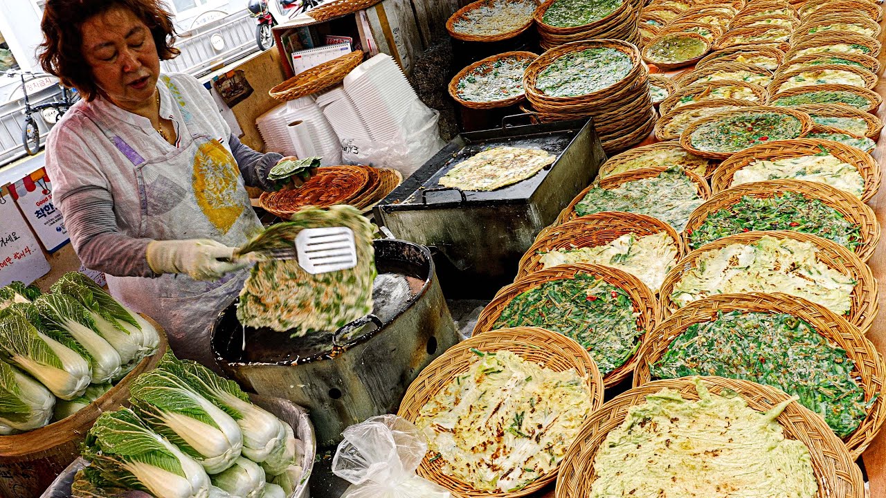 Удивительные навыки! Чудесный корейский бабушкин блинчик - корейская уличная еда