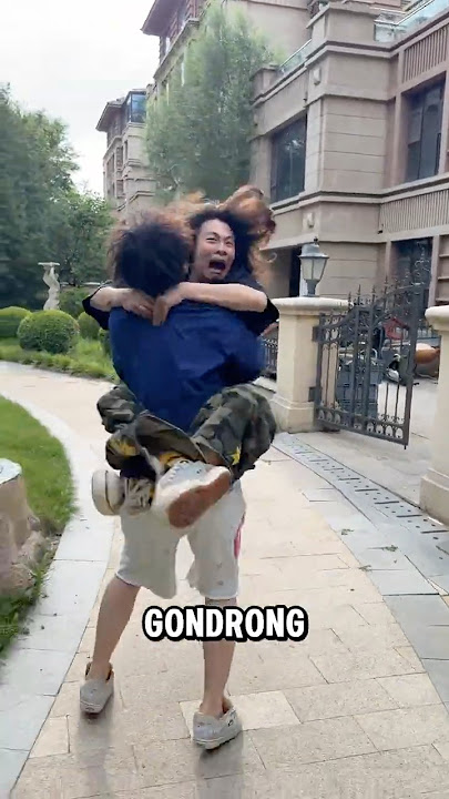 The Long-haired One is Chased by Noodles 😂