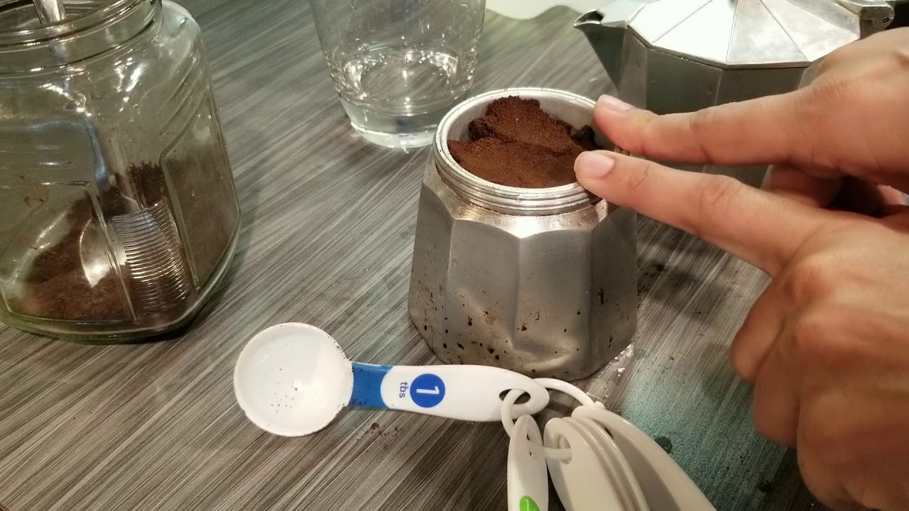 Como hacer un cafe en greca/paso a paso /how to make coffee in