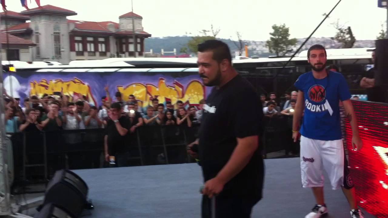 Yener Çevik - Sansar Salvo kardeşimin Sahnesine Misafirim - MOAS 2014 Grafiti Festivali