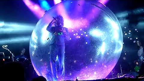 Flaming Lips "Space Oddity" (Live in Memphis TN 05-06-2018 BSMF18 Front Row)