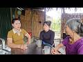 Suddenly, the girl brought the old woman to Tuyet's house to ask for shelter