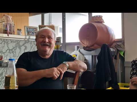 Ξυπνάει και κοιμάται