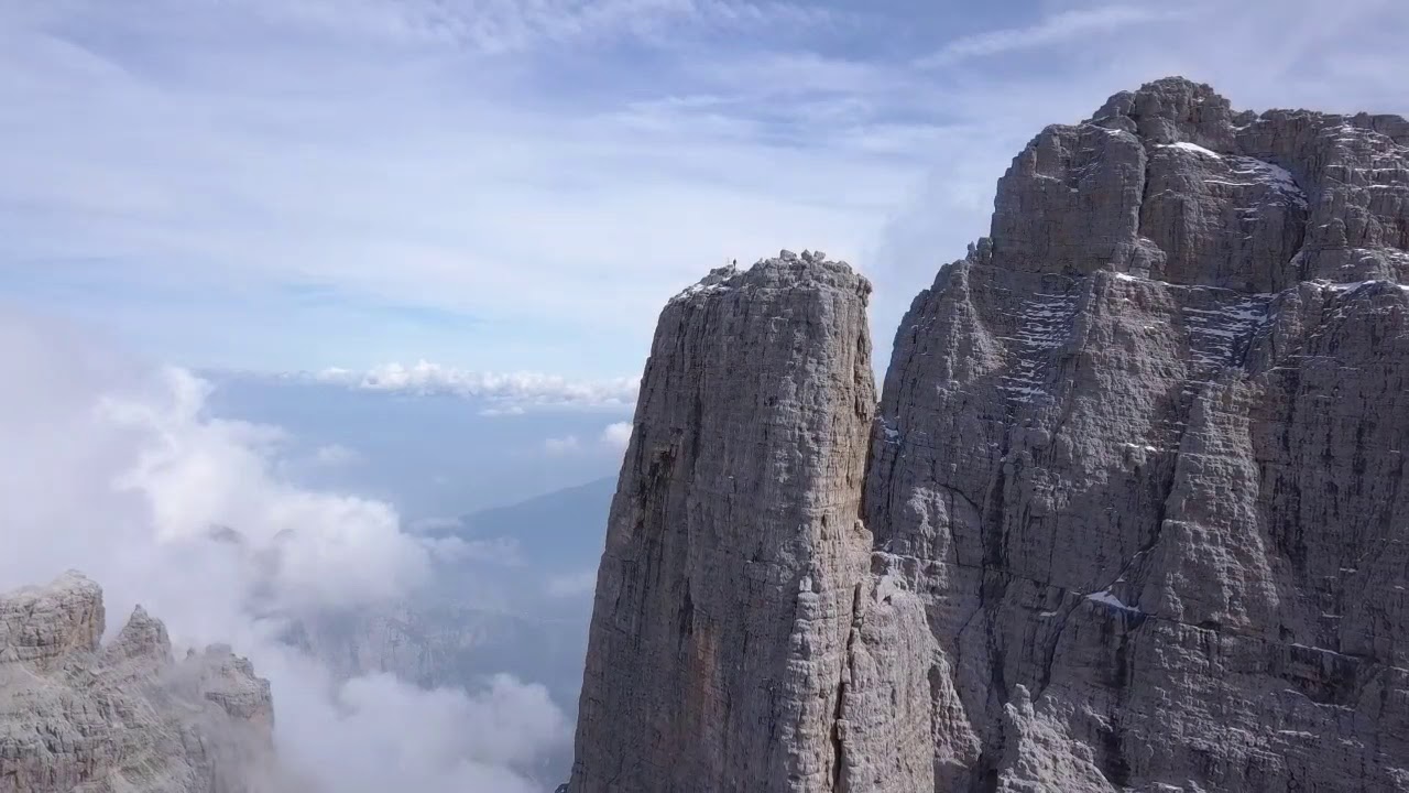 Campanil Basso 2883m drone pareti