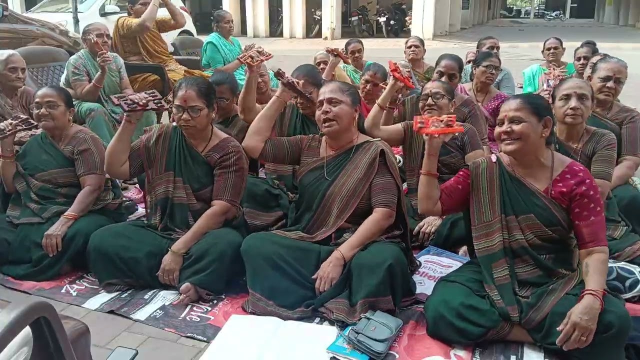 આ કિર્તન જોરદાર એકાદશી નિમિત્તે દિધા રૂપાળા પગ ફરી વળ્યા આખુ જગ પારુલ બેન ગોંડલીયા 👌👌(લખેલુ છે)