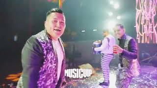 El Mundo A Tus Pies [En Vivo]