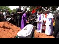 See the Heartbreaking Moment Junior Pope was buried 6 feet💔🕊️