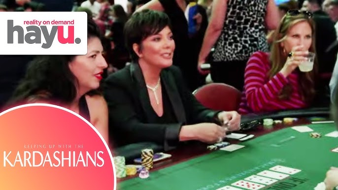 Kim Kardashian Playing Poker With Mirrored Glasses Gleich Schneider Kessel kim kardashian poker sonnenbrille Picasso