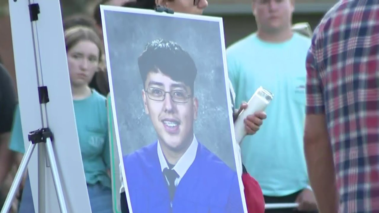 Candlelight vigil held for teen killed after being struck by bullet ...