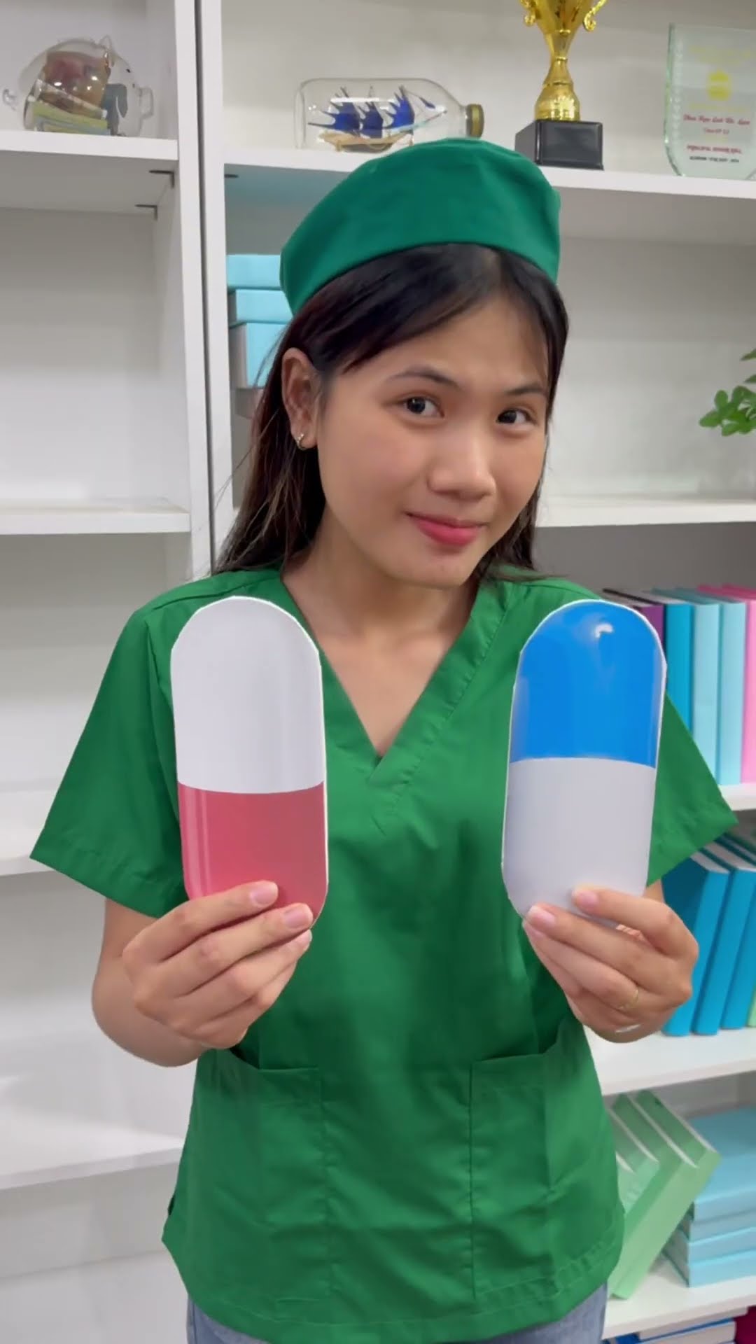 LNF - Cô bé không muốn uống thuốc của bác sĩ || Little girl doesn't want to take medicine #shorts