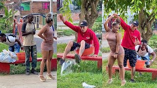 La Chica Sex& Y La Cubeta De Agua Misteriosa🪣😂 (Parte 2)