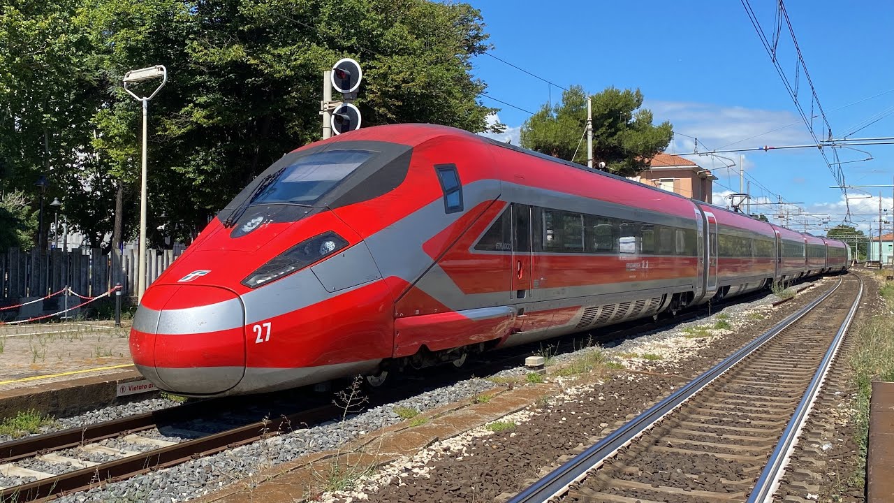 TRENI ESTIVI di inizio Luglio 2024 in transito alla STAZIONE DI RIMINI!