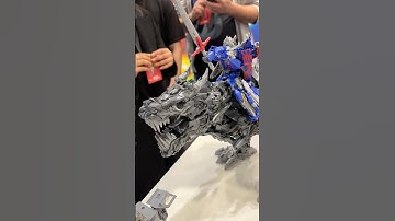 Titan Grimlock! He’s huge! #transformers #wow #dinobots #figures #movies #studioseries #aoe #toys