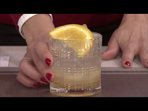 how-to-make-3-simple-and-classic-cocktails-for-thanksgiving-day