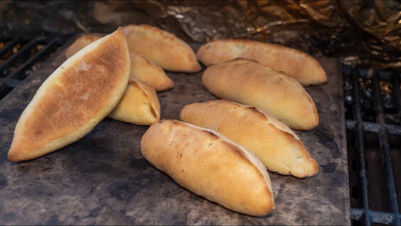 Russische Piroschki Piroggen Mit Hackfleisch Und Ei Fullung Vom Gasgrill Pirozhki S Grillya Youtube
