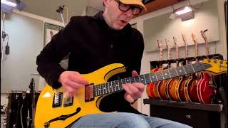 ✔ Paul Gilbert plays a fantastic guitar