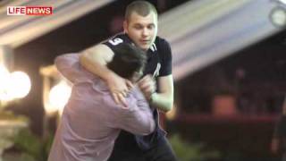 Сын Бондарчука Сергей избил прохожего на кинотавре Сын Бондарчука Сергей избил прохожего на кинотавре