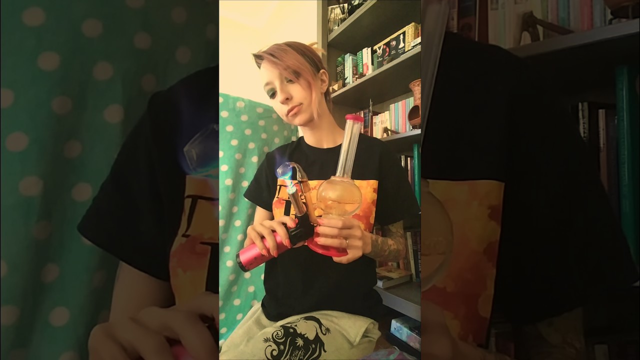 Ganja Girl hits pink dab rig