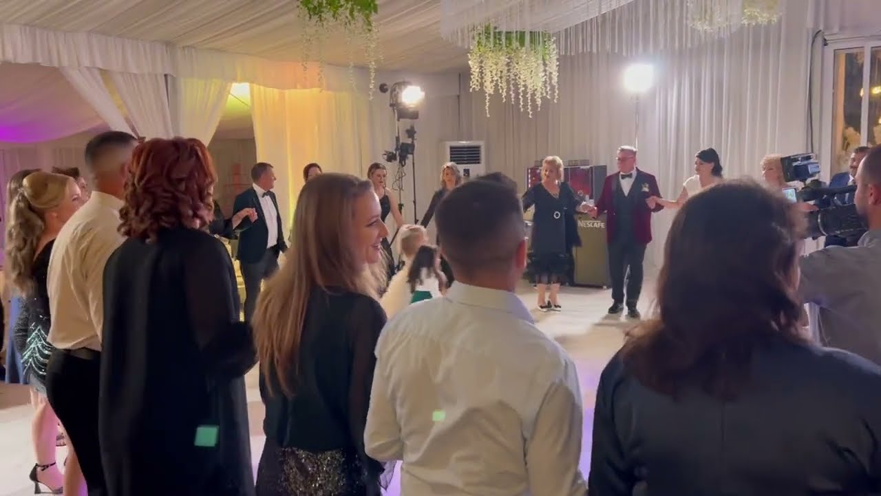 Formația Music Art Bârlad - Colaj Hore & Bătute Ca La Nuntă