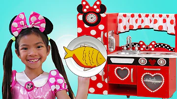 Emma Pretend Play with Minnie Mouse Costume Kitchen & Food Truck Toys