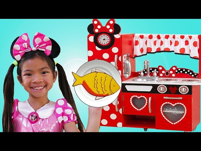 Emma Pretend Play with Minnie Mouse Costume Kitchen & Food Truck Toys class=