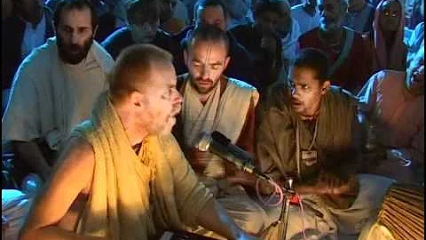 Hare Krsna Kirtan At Sri Vrindavan Dham w/ Aindra ...