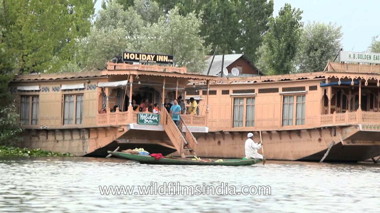 Houseboats for luxury stay in Dal Lake, Srinagar Kashmir