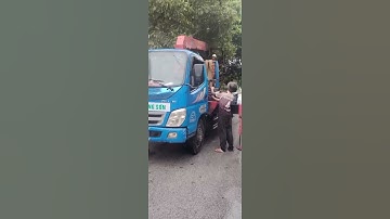 Cắt tỉa cây xanh và tránh dây điện cao áp