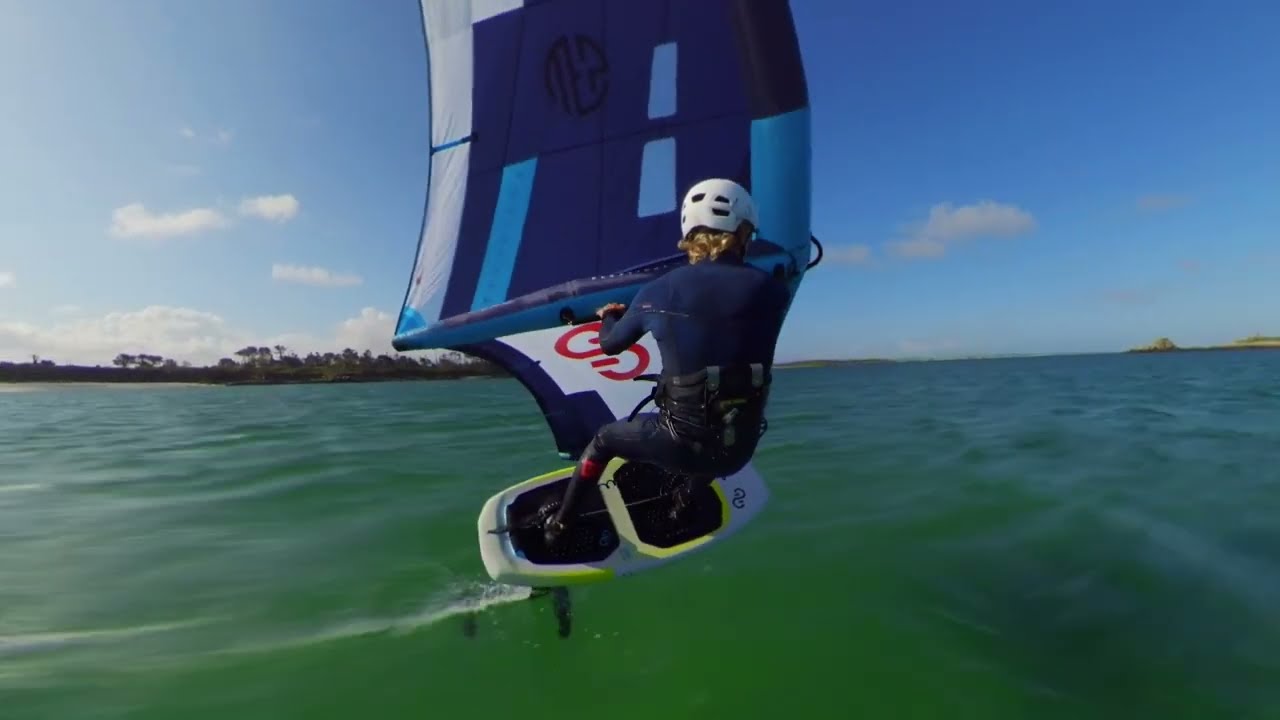 Full Speed 30 kn dans le Nord Finistère Wing Foil racing