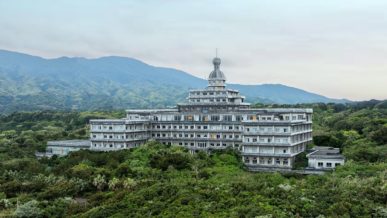 Exploring Japan's Largest Abandoned Hotel! - YouTube