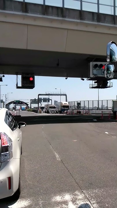 6.7.6都内から関越道との行き来に美女木ジャンクションを通ることが多いと思います。信号がサイズ大きいので勘違いはないと思いますが、常時赤で