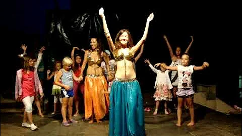 Belly dance lesson - duet Emira