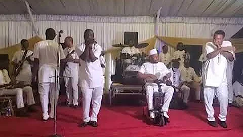 YINKA AYEFELE SHARE AN HILARIOUS DANCING MOMENT ON STAGE WITH WOLI AGBA