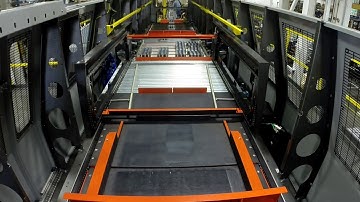 HL9200 High Speed Palletizer Stacking Trays of Unwrapped Cans