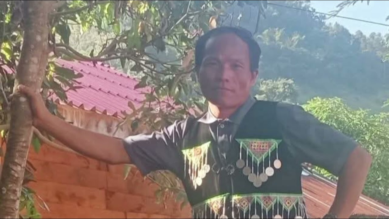 Tooj pov muas nyob nploj Teb hais kwv txhiaj 