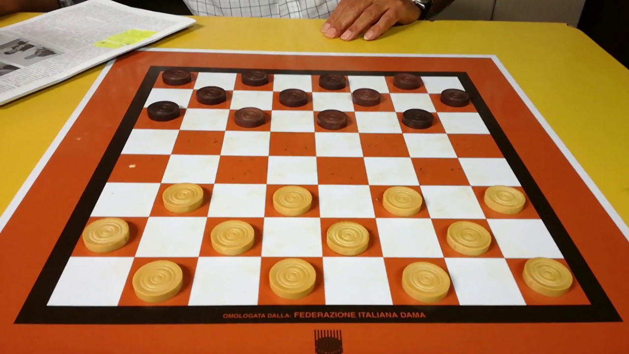 Sfida a dama con finale 3vs2 nei biscacchi opposti
