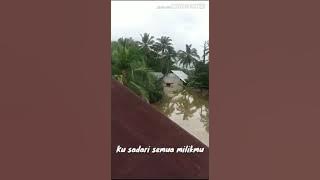 Viral nyanyi lagu ungu di atas genteng rumah pas banjir