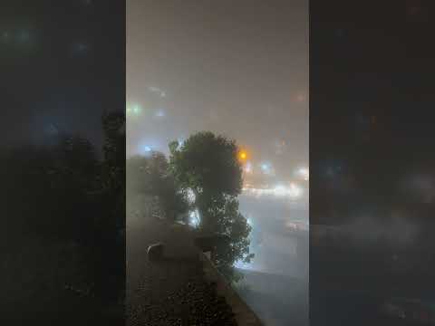 عاشق اینم ماسوله در مه غلیظی باشه که فقط نور چراغ ها ببینم مثه الان