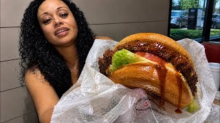They Been Serving Burgers Since 1976… I Had to Try It 😳