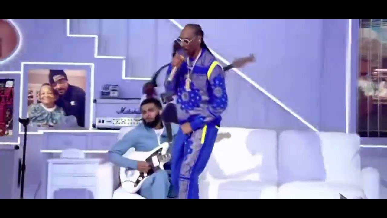 Snoop Dogg Crip walk at Super Bowl Lvi YouTube