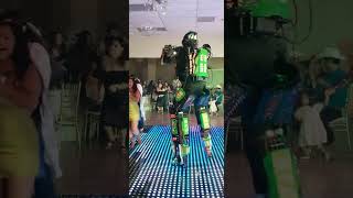 Sorpresa para la 15añera #robot #videosreels #paratiprimero #cumpleaños #15años #baile